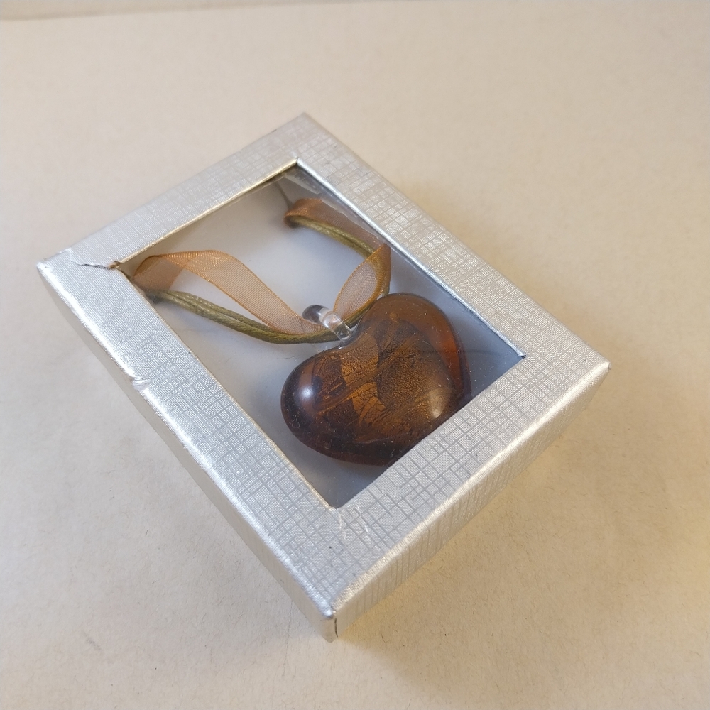 Glass Brown Heart Pendant Necklace - Picture 4 of 12